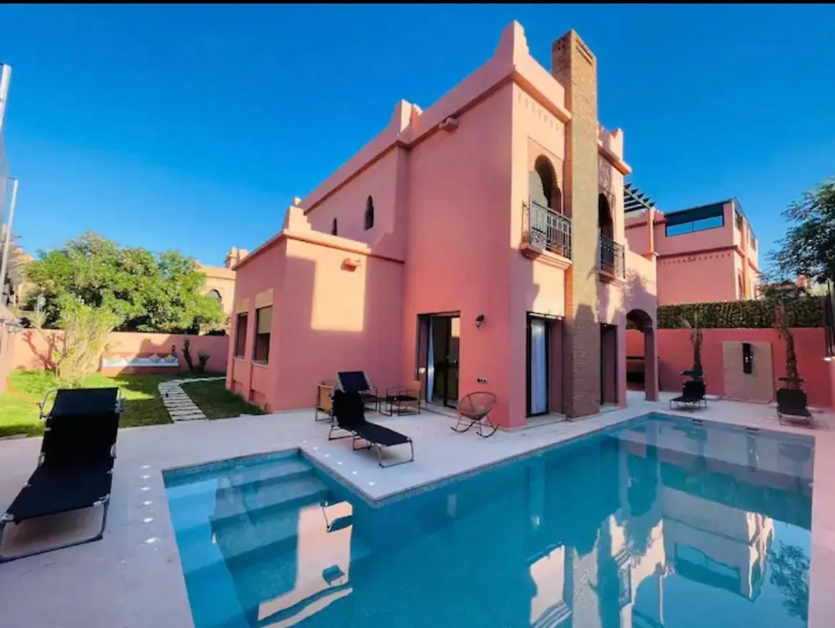The Villa Avec Piscine Chauffee 4 Chambres contacts